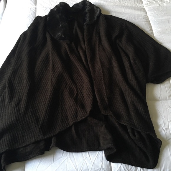 Faux fur ruana - Picture 2 of 5